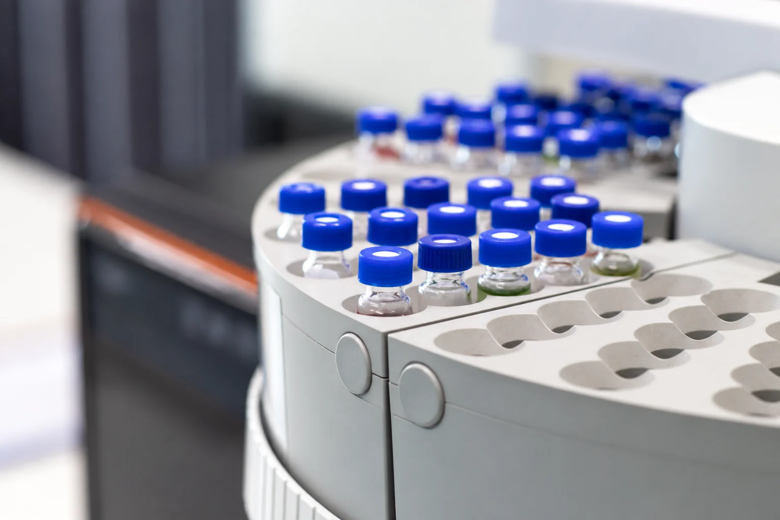 Chromatography vials in an autosampler